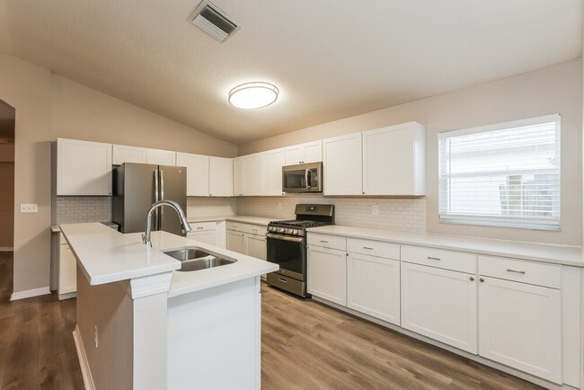 Building Photo - 9919 Stockbridge Dr