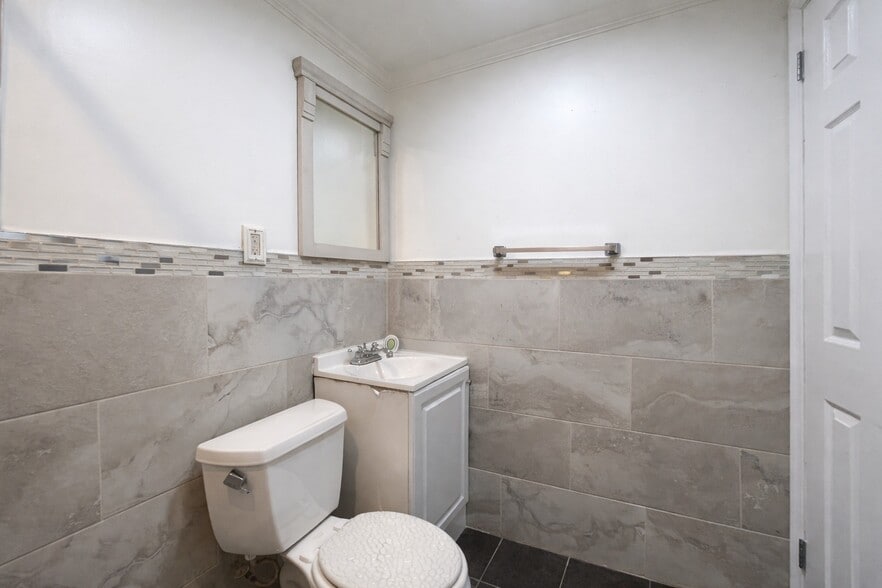 Building Photo - 15043 113th Ave