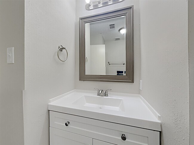 Building Photo - 25311 Mill Pond Ln