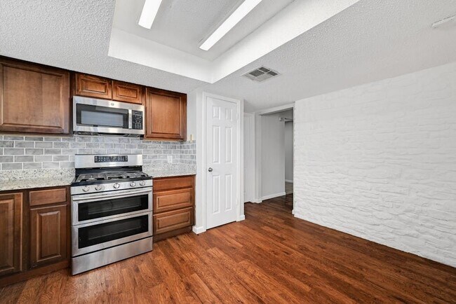 Building Photo - 10703 Onyx Cove