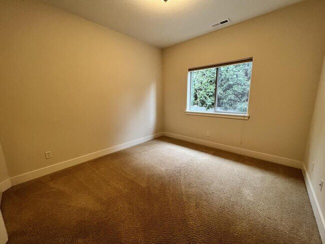 Building Photo - 2360 NW 19th St