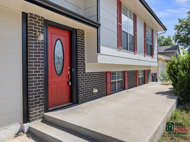 Building Photo - Beautiful & Bright Home in South West Fort Collins!