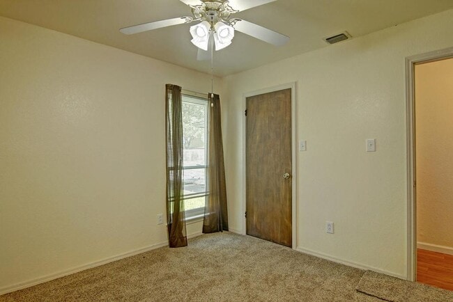 Building Photo - 11401 Woodway Creek Dr