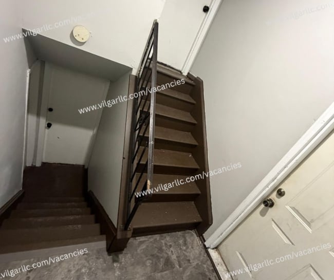 Building Photo - 700 E 20th Ave