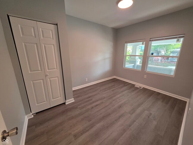 Building Photo - 834 Lasalle St