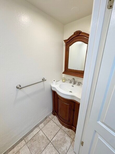 half bath - 118E Oliva Ct