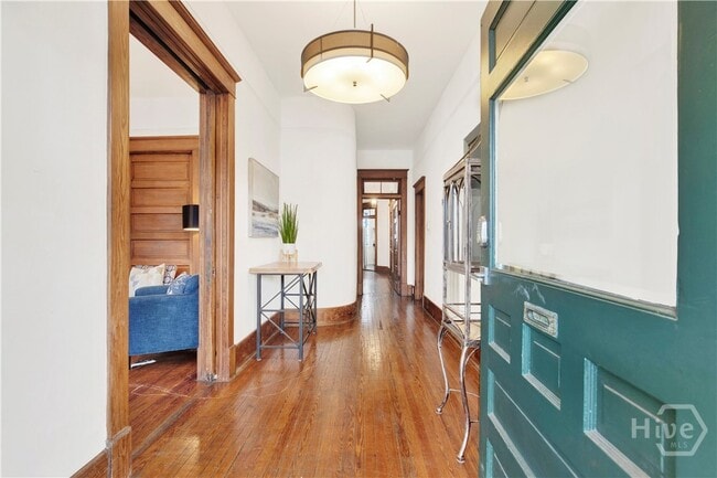 Building Photo - 118 W Waldburg St