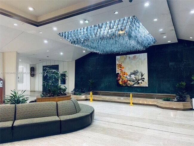 Building Photo - 801 Brickell Bay Dr