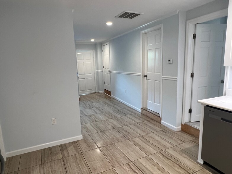 Building Photo - 38 Hillsdale Rd
