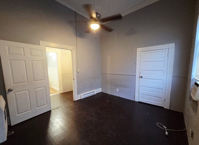 Building Photo - 930 Summit Ave