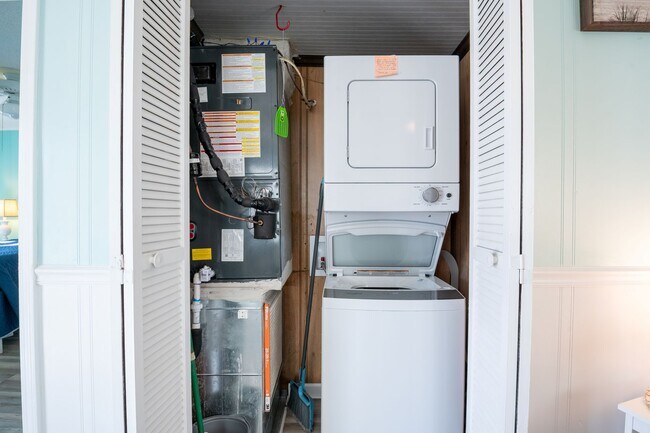 Building Photo - OFF-SEASON MONTHLY RENTAL WILL HELP WITH THOSE WINTER BLUES