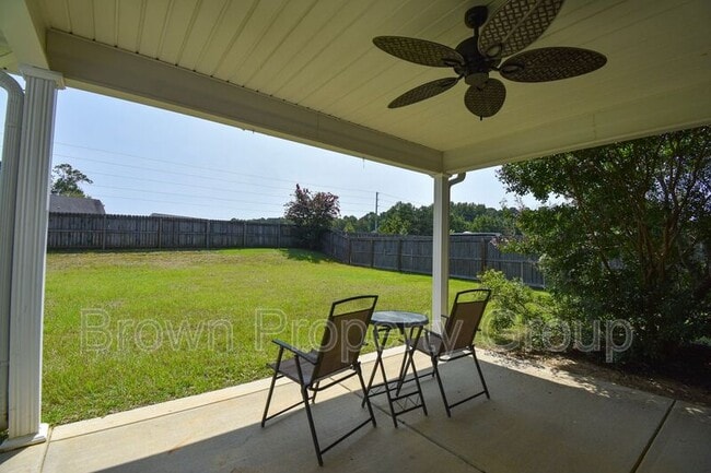 Building Photo - 494 Hogart St