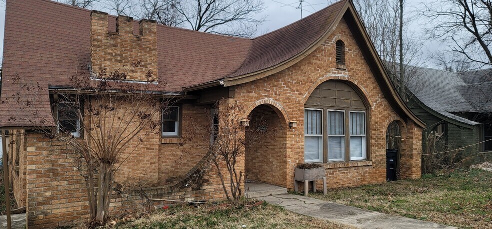 Building Photo - 1503 N Broadway Ave