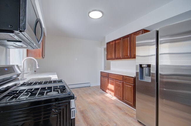 Building Photo - 18634 Bernadine St