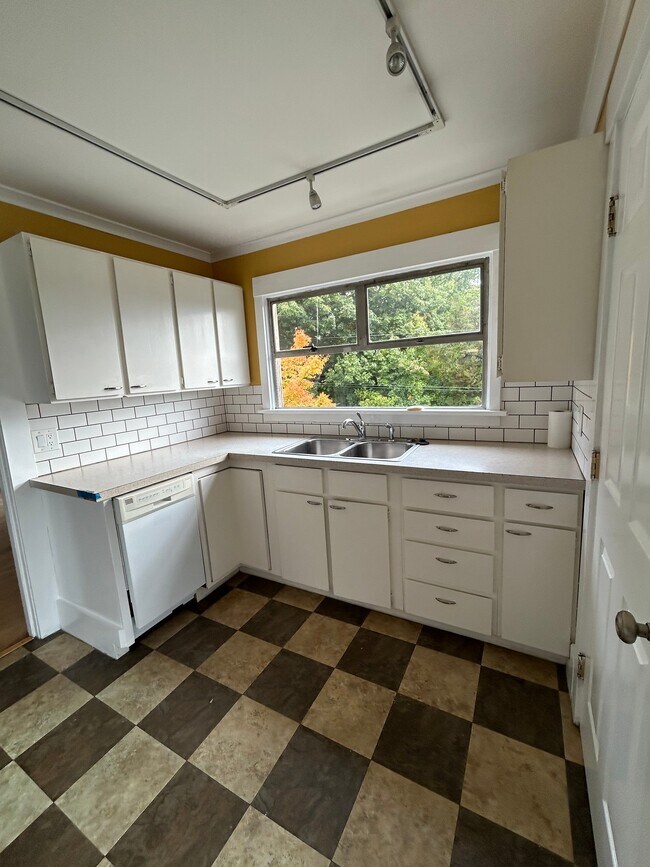 Building Photo - 2123 N 40th St