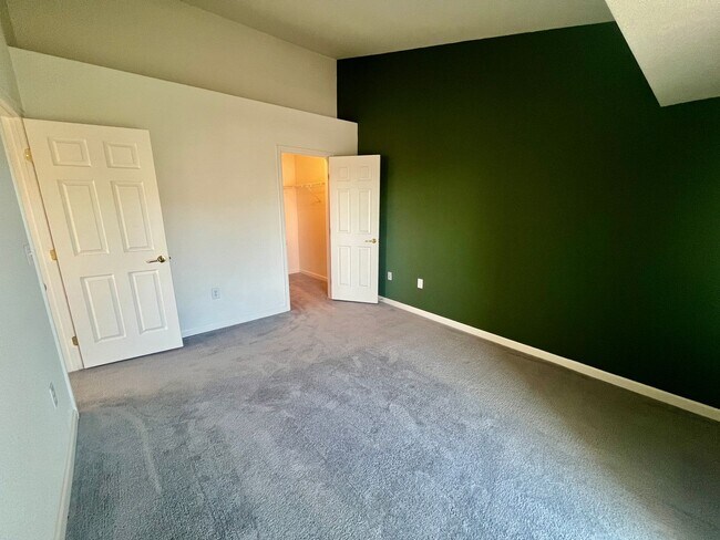 Building Photo - ** Move in Special** Cozy 1 bed 1 bath in ...