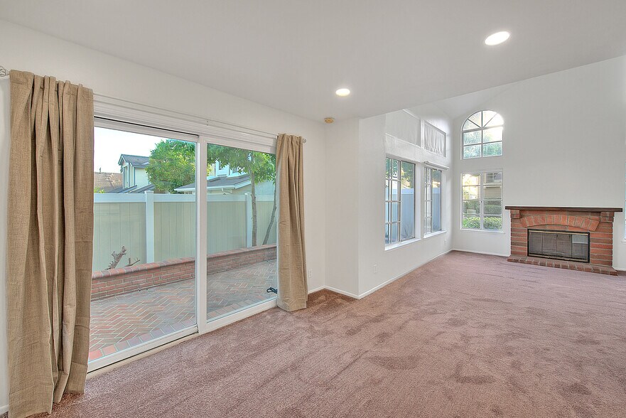 Building Photo - 26222 Fern Glen