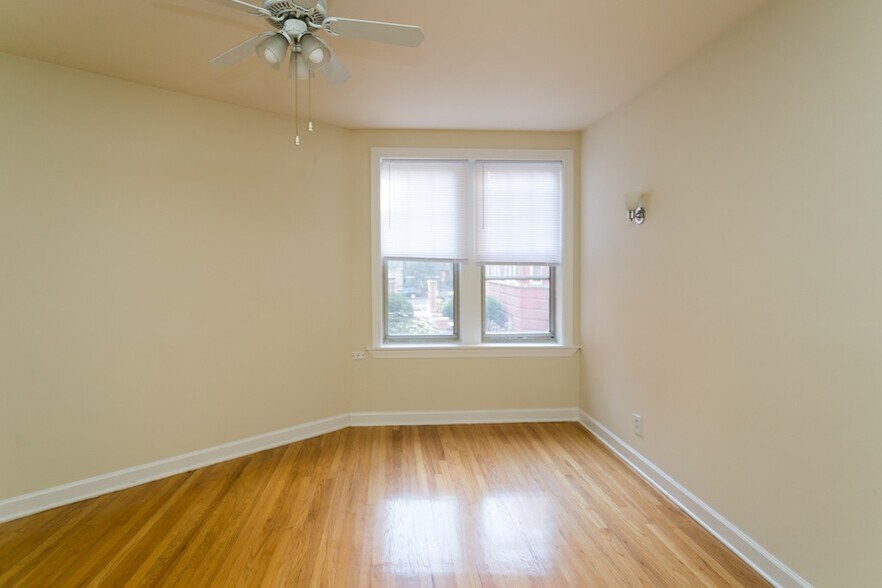 Building Photo - 559 W Aldine Ave