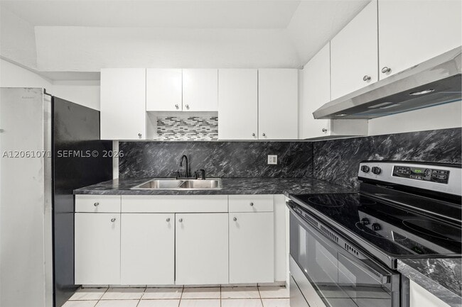 Building Photo - 400 Kings Point Dr