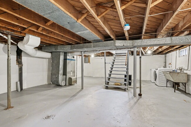 Building Photo - 1 Bedroom Rental Duplex in Midland- $1000/month