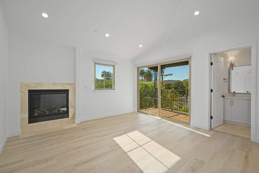 Building Photo - 11474 Moorpark St
