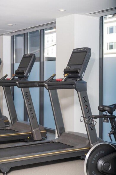 Building Photo - 1424 Columbia Rd