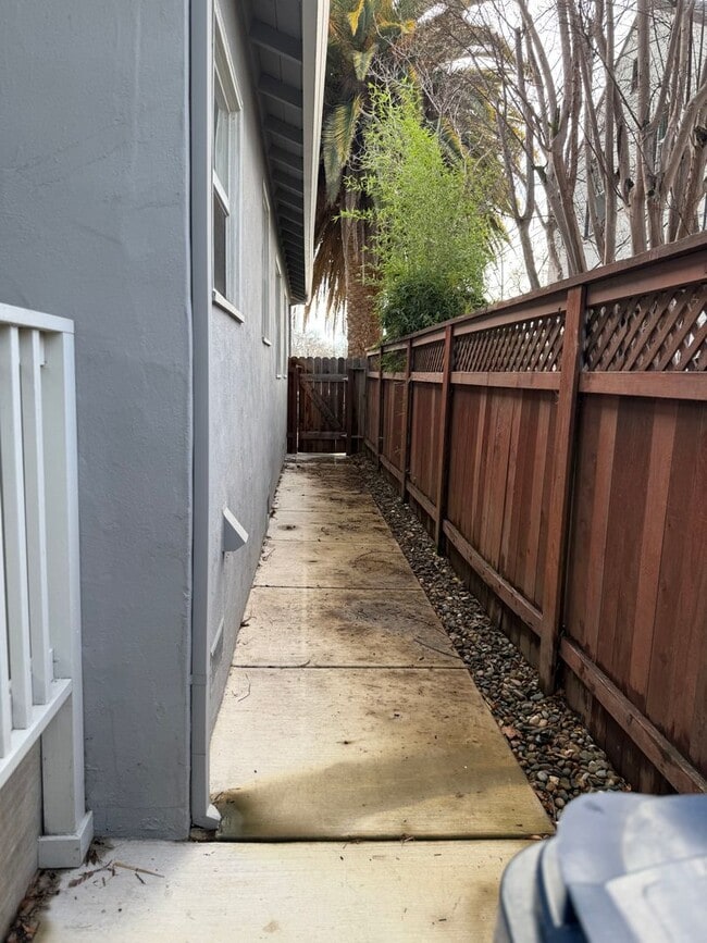 Building Photo - 4031-4033 Miller Way