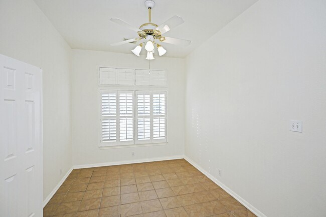 Building Photo - 1131 River Rock