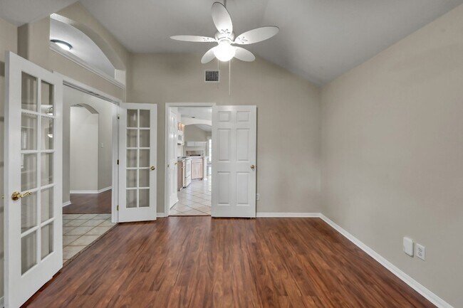 Building Photo - 319 Cape Conroe Dr