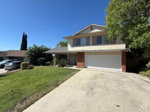 Building Photo - 4 Bedroom Home for Rent in Santa Clarita!