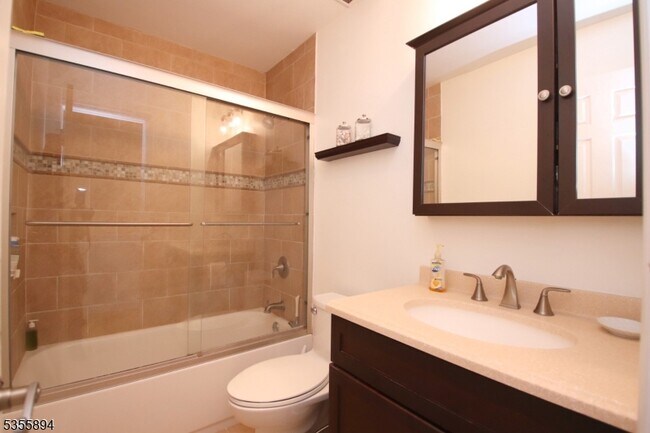 Building Photo - 829 Poplar Ct