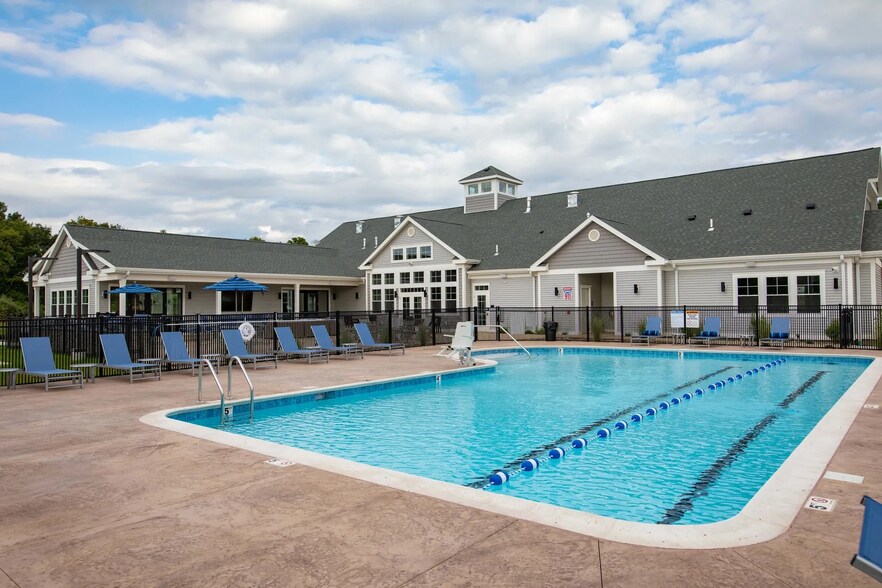 Building Photo - 2 Trl Run