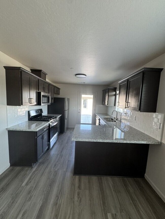 Building Photo - 2377 Oakmont Cir