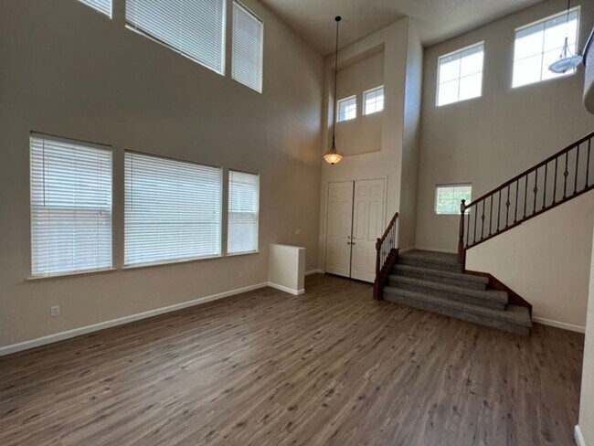Building Photo - 2912 Medinah Way