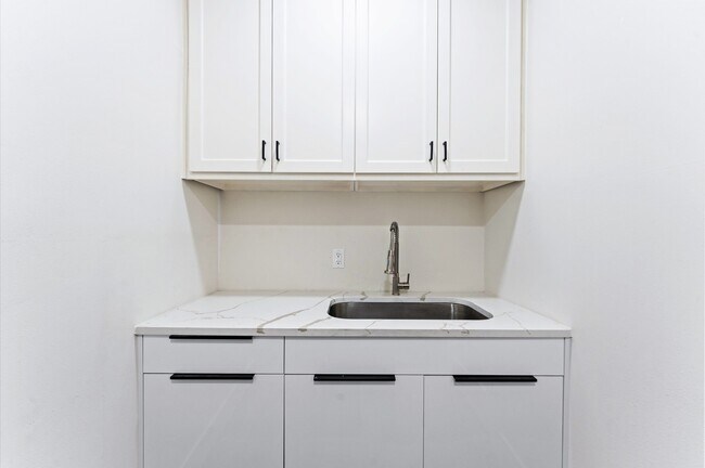 Building Photo - 10826 Moonlight Dr