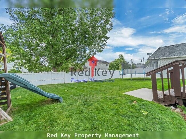 Building Photo - Geneva Way Single Family Home