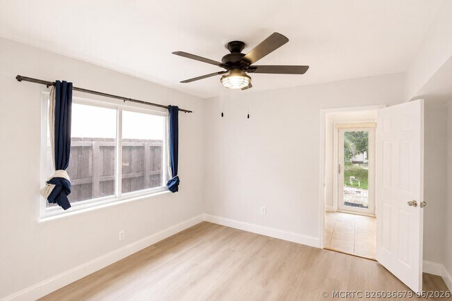Building Photo - 1512 SW 24th St
