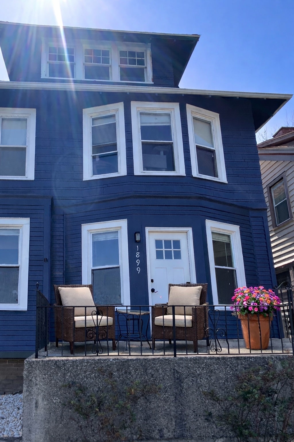 Building Photo - 1899 Hertel Ave