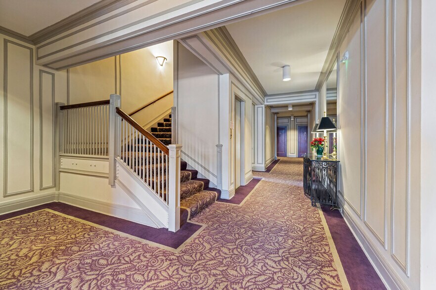 Building Photo - 3401 Greenway