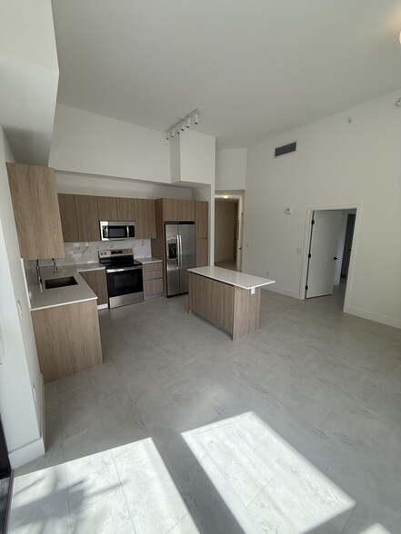 Building Photo - 2545 NE 183rd St