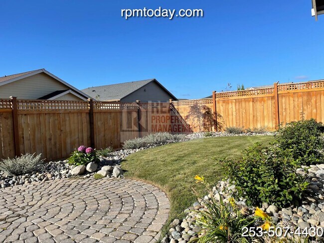 Building Photo - Gorgeous 2 Bedroom in 55+ Community!