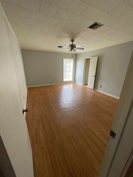 Building Photo - 208 St George St