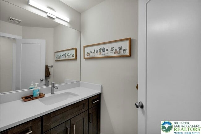 Building Photo - 221 Craig Ave