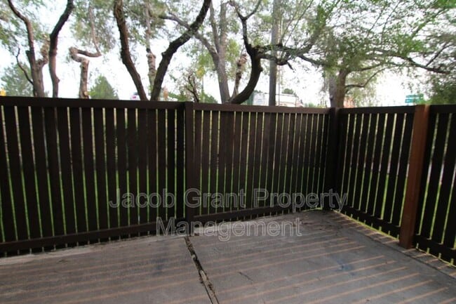 Building Photo - 1440 Vega Cir