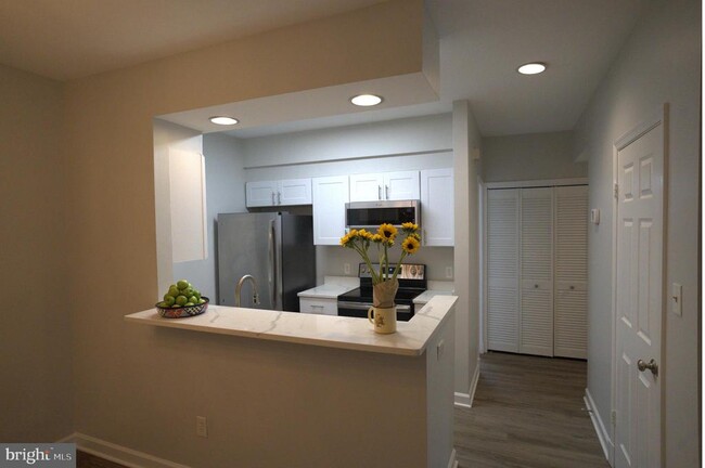 Building Photo - 5909 Barbados Pl