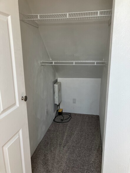 Building Photo - 5819 Bartlett St