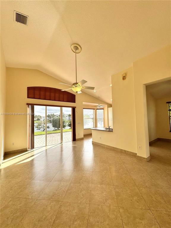 Building Photo - 2591 SW 190th Ave
