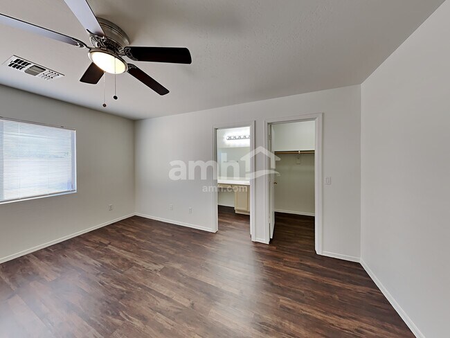 Building Photo - 12401 W Valentine Ave