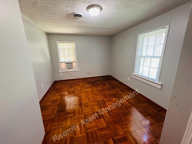 Building Photo - 3636 Mallory Ave