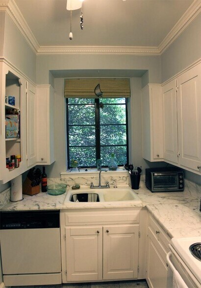 kitchen (furnished for photo) - 1121 Myrtle Ave